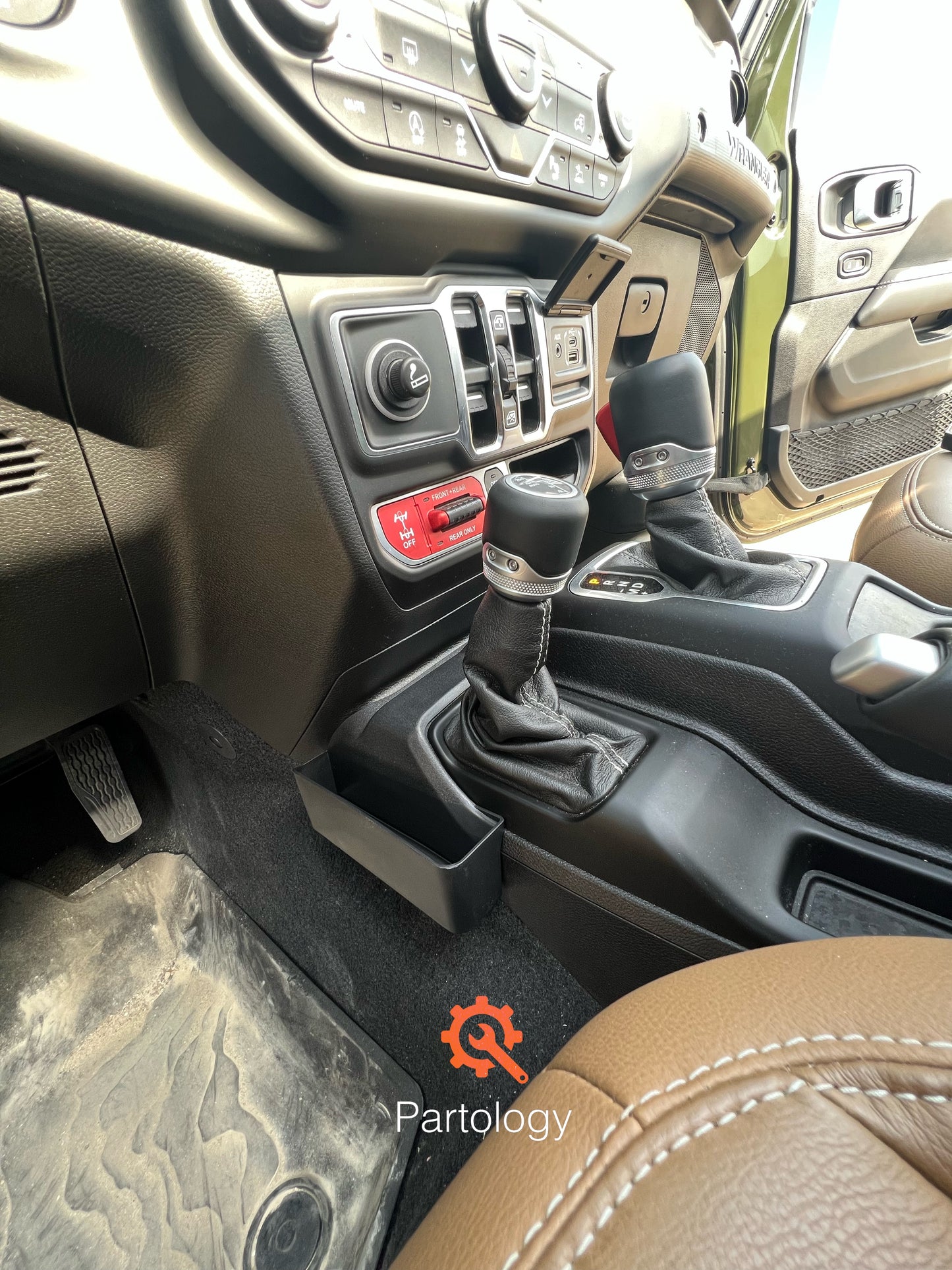 Partology - Jeep shifter side tray